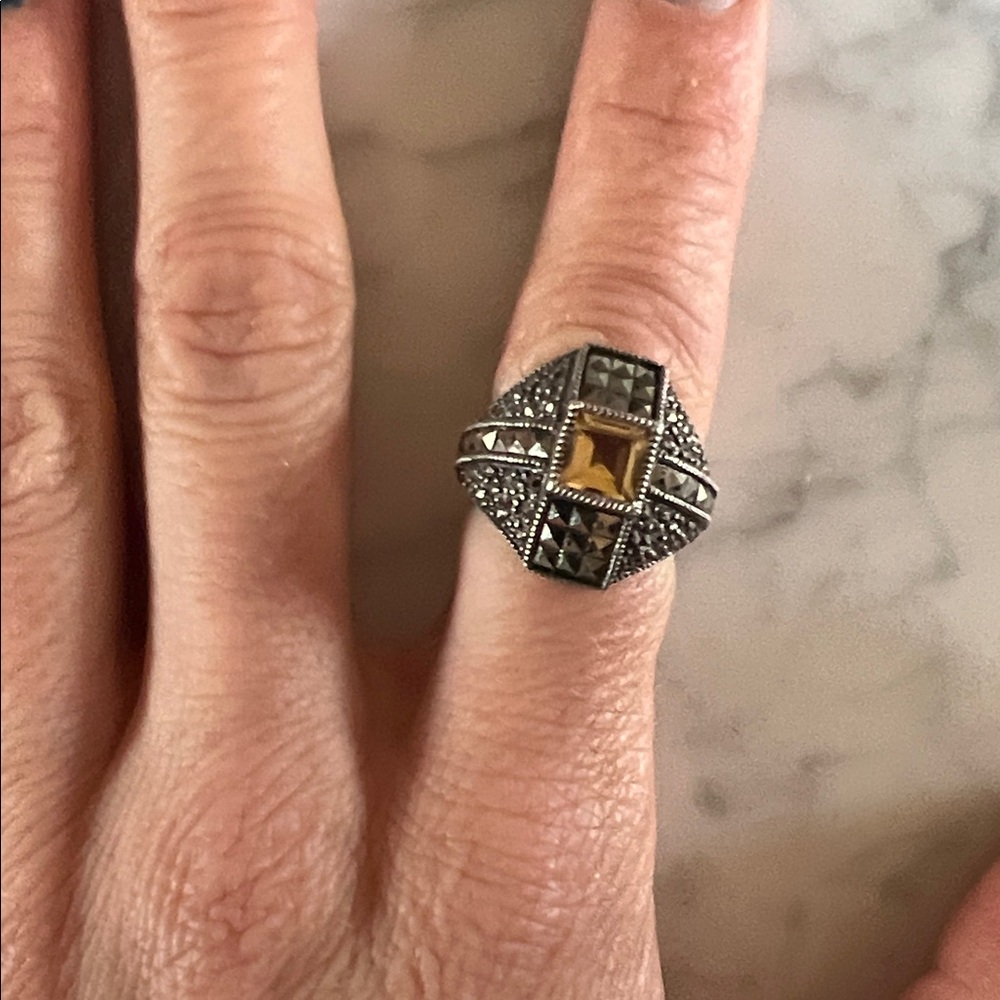 Elegant Silver and Gold-Toned Ring